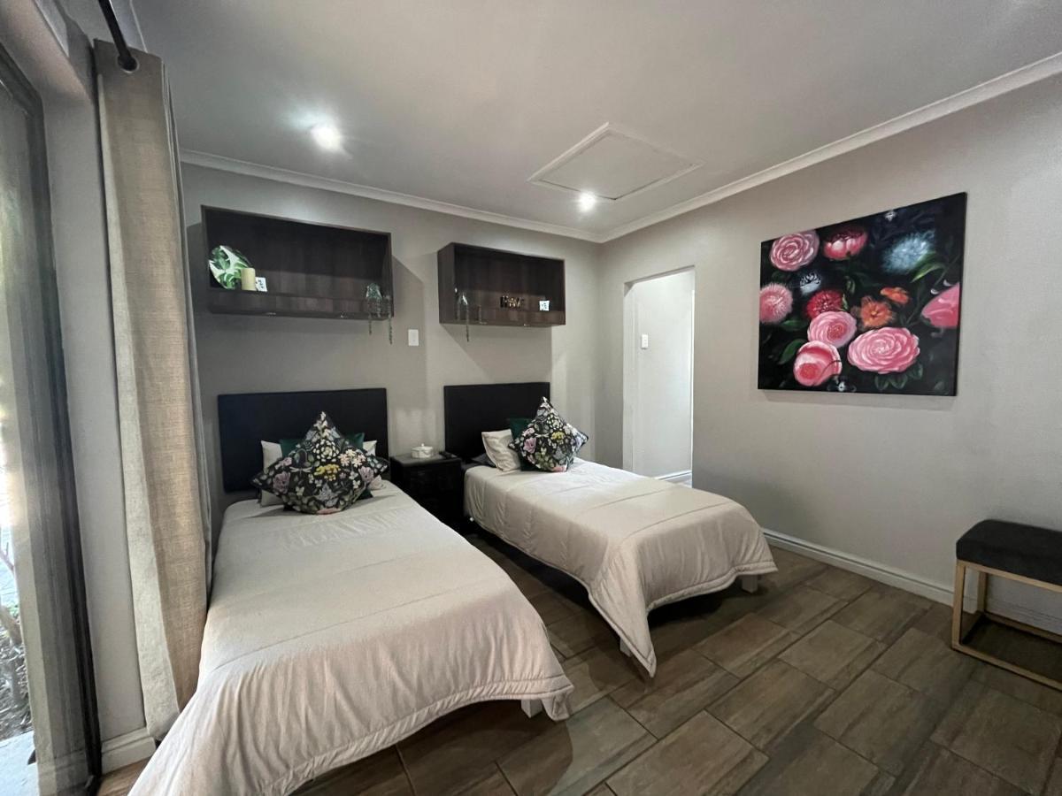 Panorama Self Catering Hotel Parow Exterior photo