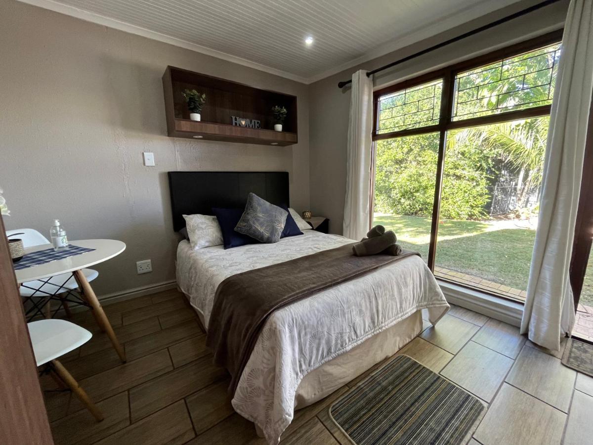 Panorama Self Catering Hotel Parow Exterior photo