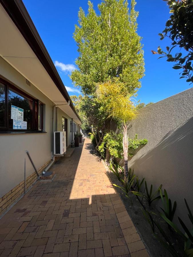 Panorama Self Catering Hotel Parow Exterior photo