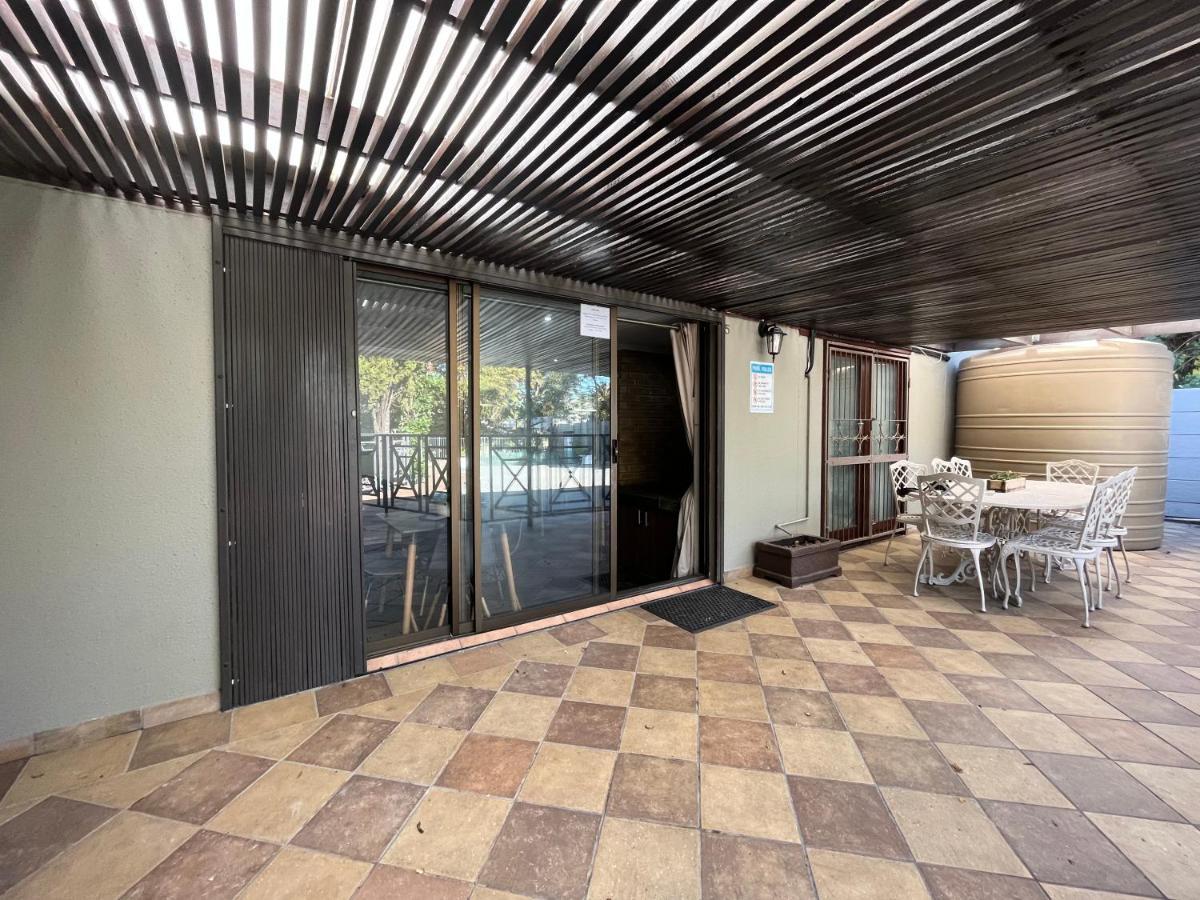 Panorama Self Catering Hotel Parow Exterior photo