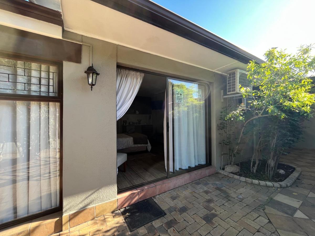 Panorama Self Catering Hotel Parow Exterior photo