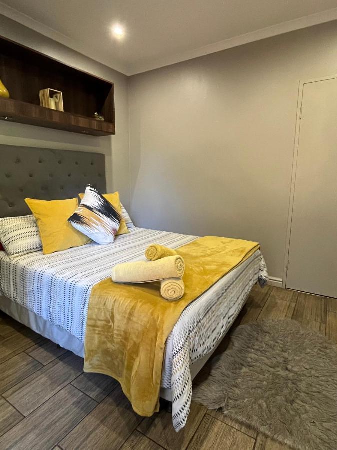 Panorama Self Catering Hotel Parow Exterior photo