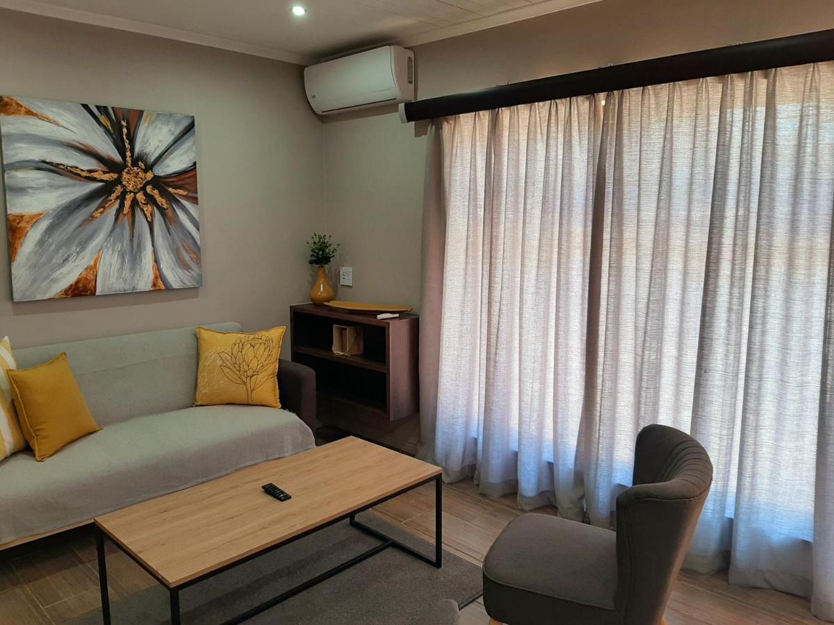 Panorama Self Catering Hotel Parow Exterior photo